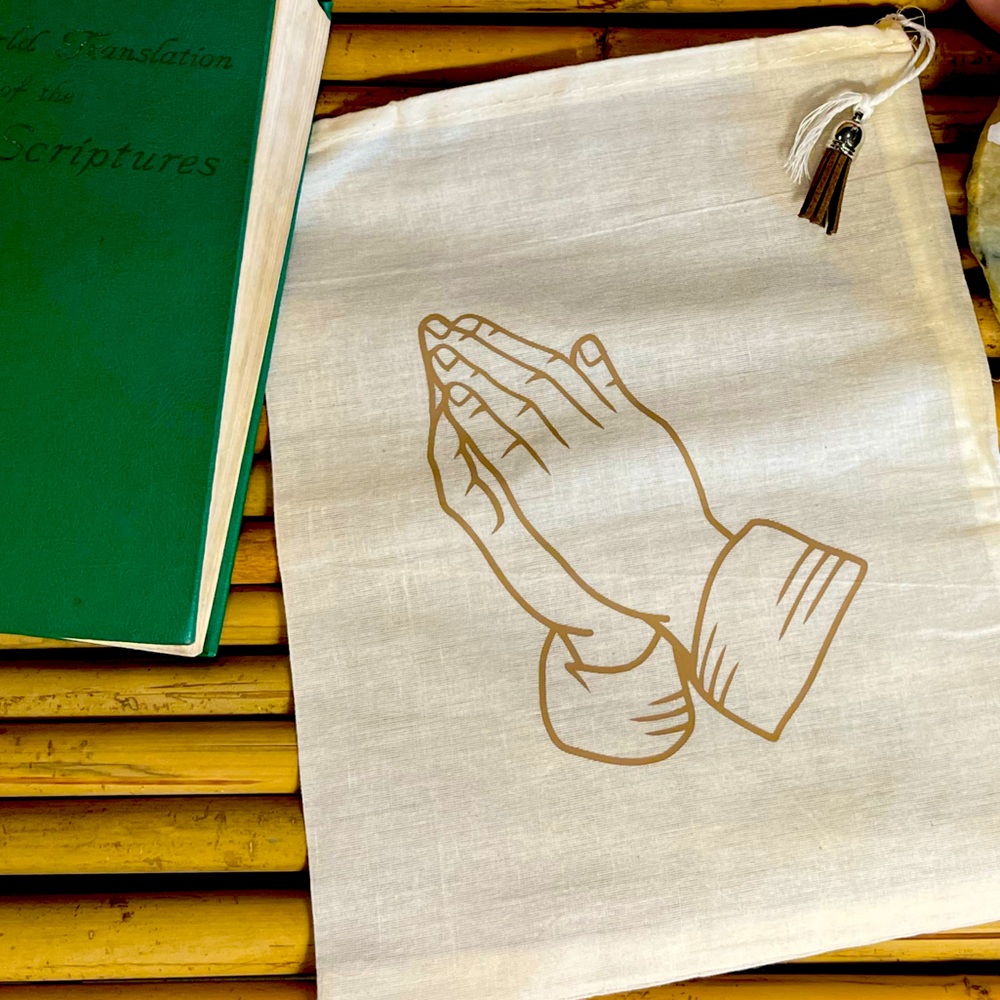 Light canvas bag with pull close string. 🙏🏼 - Picture 2 of 2